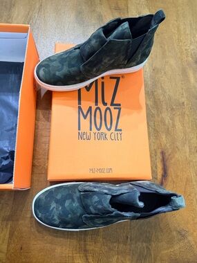 Miz Mooz Laurent Camo Slip-On Sneakers in Forest Size 39 (8.5)